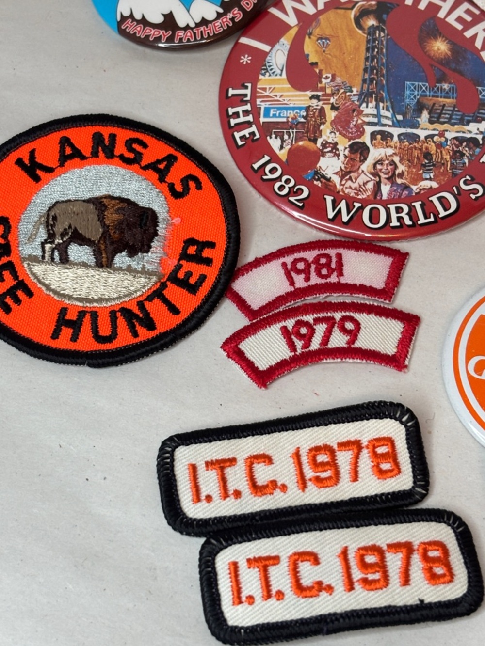 Vintage Collection Memorabilia Buttons and Patches - Picture 5 of 8